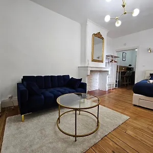 suite-chic-contemporaine-au-pied-de-la-cathedrale.hotels-rhonealpes.com/